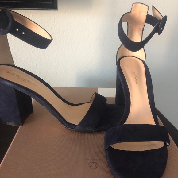 Shoes - Picture 5 of 9